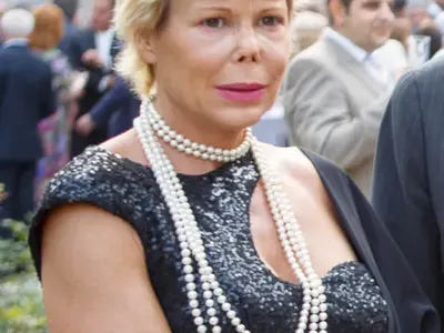 Княгиня Калина избра да живее в „Царска Бистрица” (Носът на царската щерка стана още по-зловещ - СНИМКИ)