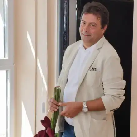 Коко Каменаров продаде „Мерцедес”-а и подкара „Мини Купър”