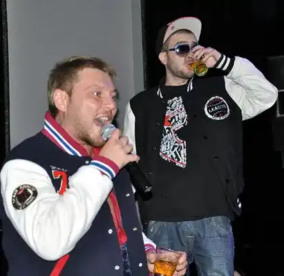 Криско живял сред хлебарки в Студентски град, спал с Миро от „Каризма”