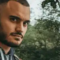 Лъчо от СкандаУ унижи Петканови