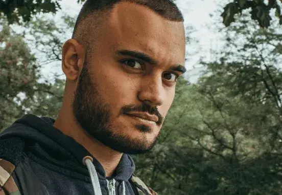 Лъчо от СкандаУ унижи Петканови