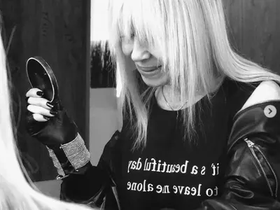 Лили Иванова изпъди гримьора си (Примата подозира антуража си в измяна)