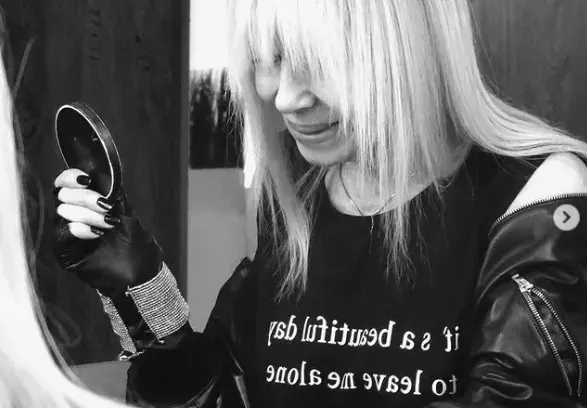Лили Иванова изпъди гримьора си (Примата подозира антуража си в измяна)