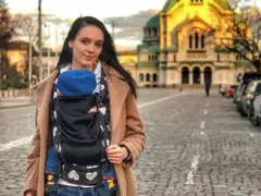 Луиза Григорова бачка с бебе на ръце