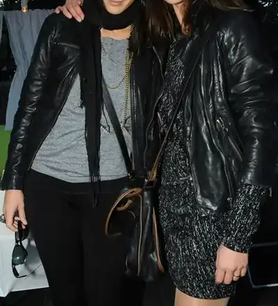 Луиза и Теодора Духовникова: Затворете театрите, защо тази мъка трябва да продължава?