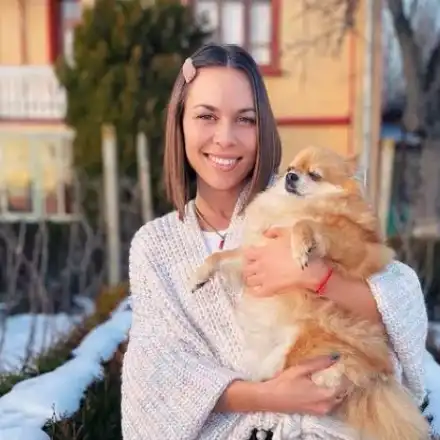 Маги Джанаварова доила крави