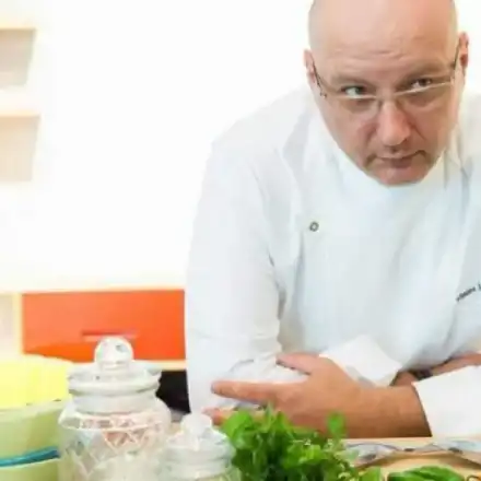 Манчев като  зла свекърва  в „Черешката”! (Зрителите са бесни на вечно недоволния готвач)