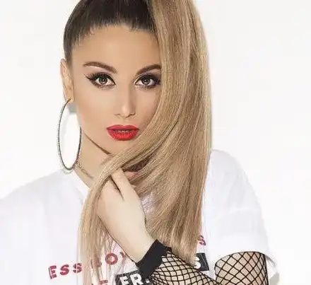 Михаела Маринова е като Славена Вътова – бута се навсякъде (Фенове на „Капките” протестират срещу вечната победителка)