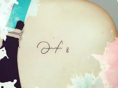 Мика си татуира автографа на Стоичков (ФОТО)