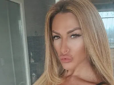 Мис Силикон заби младо гадже (Вижте го ТУК)