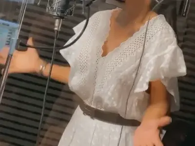 Ново начало: Отварачката се завръща на сцената с кавър на Цвети Янева