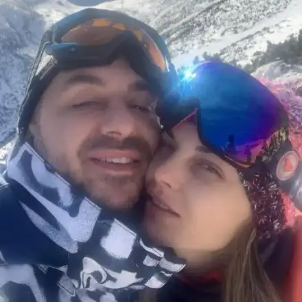 Олеле! Сериозна работа! Коцето си тежи на мястото буквално!