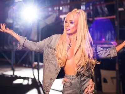 Пайнерките умряха от глад, пускат онлайн концерти (Теди Александрова се дере от 7 сутринта за българите в чужбина)