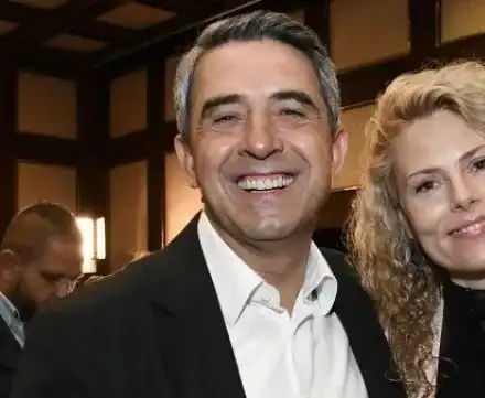 Плевнелиев подари за ЧРД на Деси рубрика  в „На кафе” (Доведената му щерка харчи по 30 бона годишно)