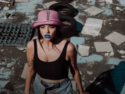 По време на снимки: Дрон удари Дара по главата