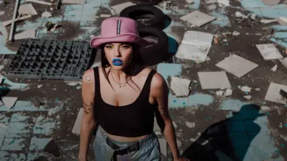 По време на снимки: Дрон удари Дара по главата