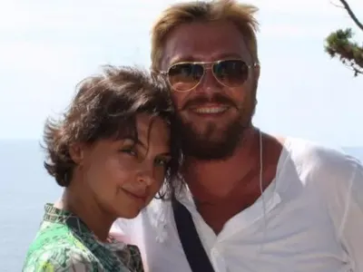 Съпругата на Mиро Каризмата го хванала с мъж в леглото