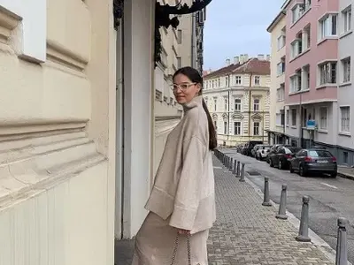 Щерката на Мира Добрева се фръцка с чанта за 4 бона