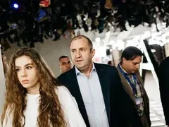 Щерката на Радев подкара кола втора употреба