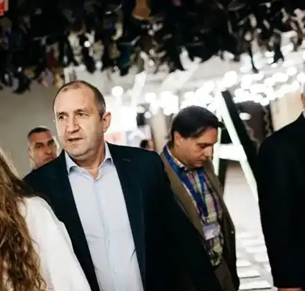 Щерката на Радев подкара кола втора употреба