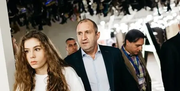 Щерката на Радев подкара кола втора употреба