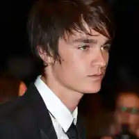 Синът на Ален Делон идва в България