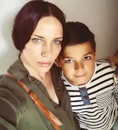 Синът на Мария Силвестър крие, че тя му е майка (Давид не иска да го свързват с нея)