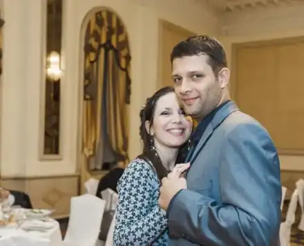 След скандалната раздяла с майката на дъщеря си: Синът на Ваня Костова си има нова