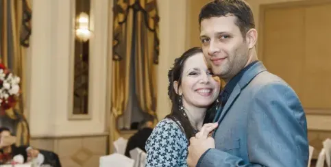 След скандалната раздяла с майката на дъщеря си: Синът на Ваня Костова си има нова