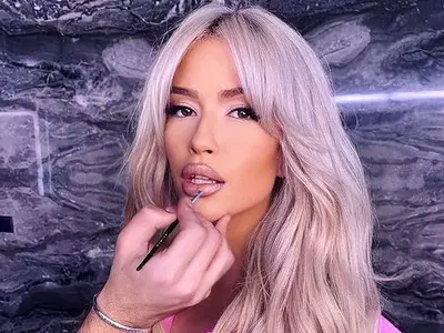 Тита яде на стълбите (ФОТО)