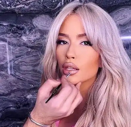 Тита яде на стълбите (ФОТО)