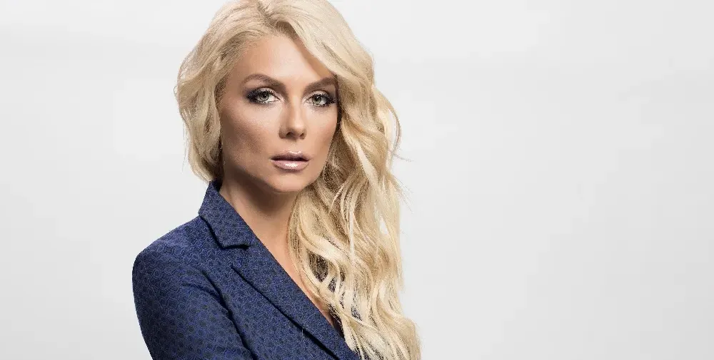 Венета Райкова не може да се отърве от ухажори! Младоци й имат мерак