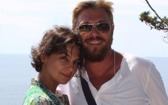 Съпругата на Mиро Каризмата го хванала с мъж в леглото