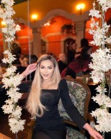 Като отвързани:  Плеймейтки атакуват кръчмите (Снимки)