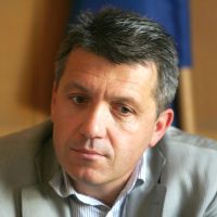 Това ли е „новото“? Слави Трифонов взе скандален екс министър символ на корупция