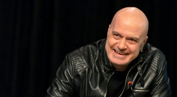 Това ли е „новото“? Слави Трифонов взе скандален екс министър символ на корупция