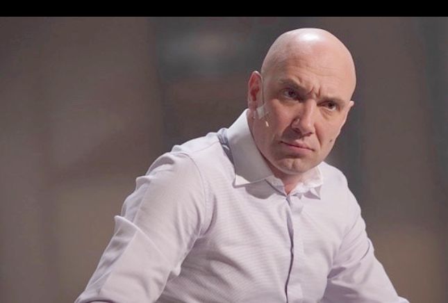 Кръчма ОТКРАДНА Захари Бахаров! Скъсват го от бъзици в нета - ФОТО