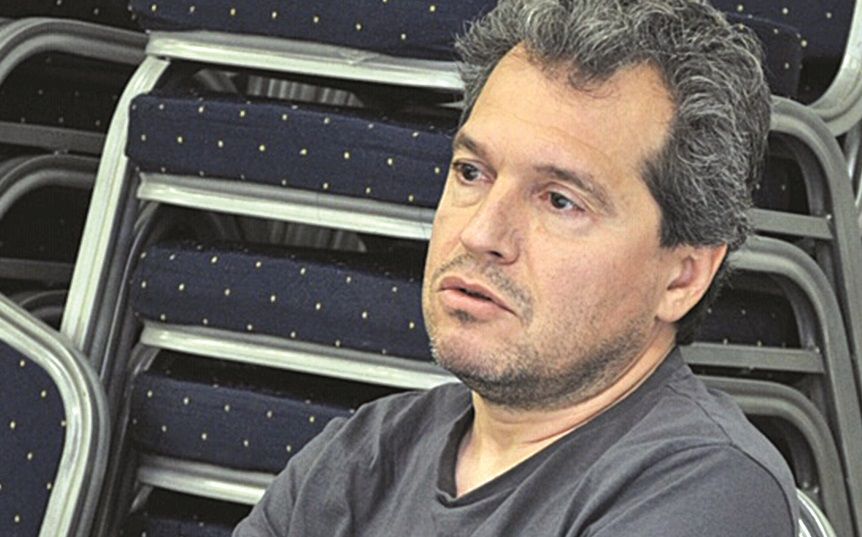 Синът на Тошко Йорданов хвърчи с кола за 50 бона (Семейството на сценариста на Слави тъне в лукс, той го раздава скромен човечец)