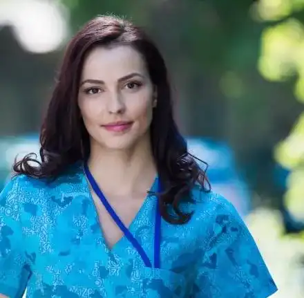 Актрисата Неда Спасова става доброволец (Дари лаптопа си на дете в нужда)