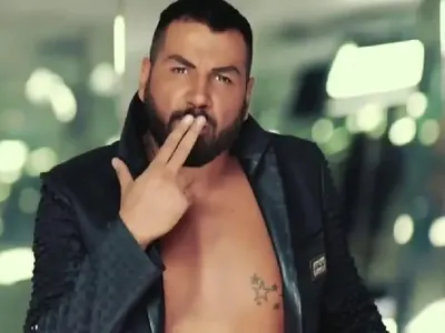 Азис скочи срещу фенове на „Капките: Не ни разлайвайте! Не сме кучета