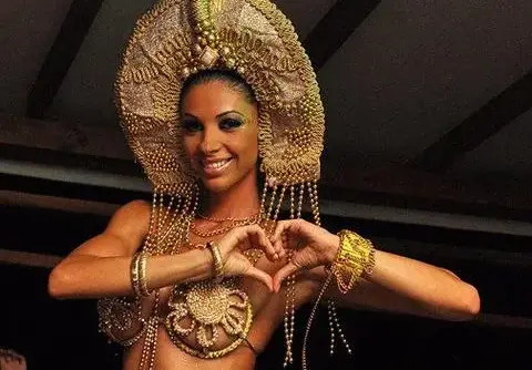 Биляна Йотовска пусна дрехите си под наем