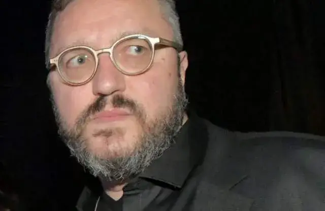 Бившата жена на Карбовскистана голяма шефка, урежда го на работа в Нова