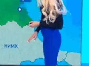 Бременна ли е Натали Трифонова? Синоптичката вече не може да скрие коремчето (СНИМКИ)