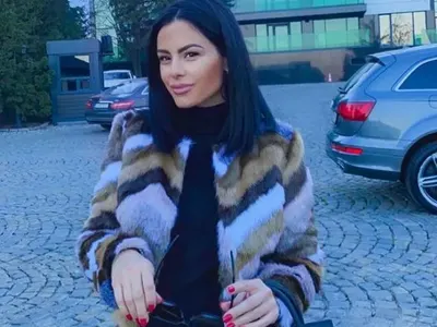 Бременната Крисковица набива сладко