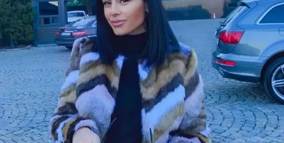 Бременната Крисковица набива сладко