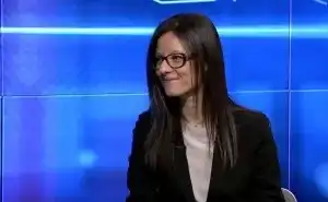 Бременната щерка на Румен Овчаров ражда в парламента (Теодора кандидат-депутат на БСП)