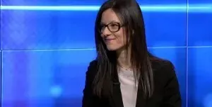 Бременната щерка на Румен Овчаров ражда в парламента (Теодора кандидат-депутат на БСП)
