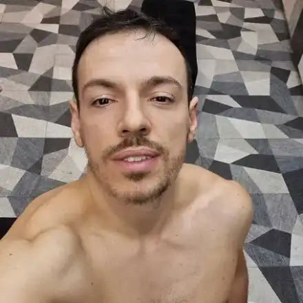 ﻿Даниел Петканов се напомпа заради жена си