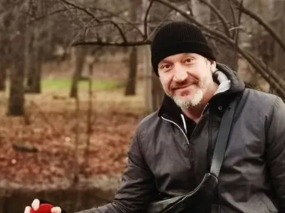 Деян Донков се учи да кара мотор!