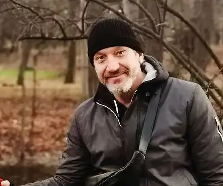 Деян Донков се учи да кара мотор!